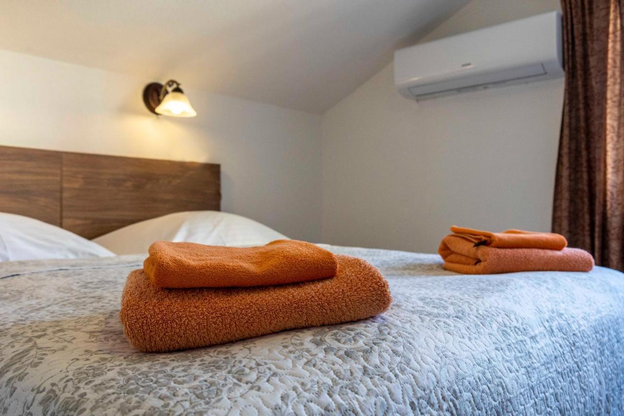 Lucie Guest house *